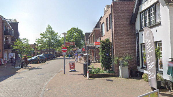 Burgemeester J.C. van Den Bergplein kruising Nijverdalsestraat