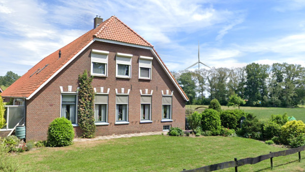 Ypeloweg t.h.v. nr 18 zicht op zuidelijke molen